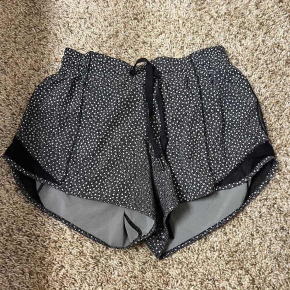 RARE Lululemon Hotty Hot Short Long (Reflective) (4" ) Frozen Fizz Reflective - Picture 1 of 3